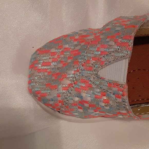 Sz T7 Toms, One for One Boutique, Girls Alpargata Slip-Ons/Flats NWOT - Picture 3 of 5